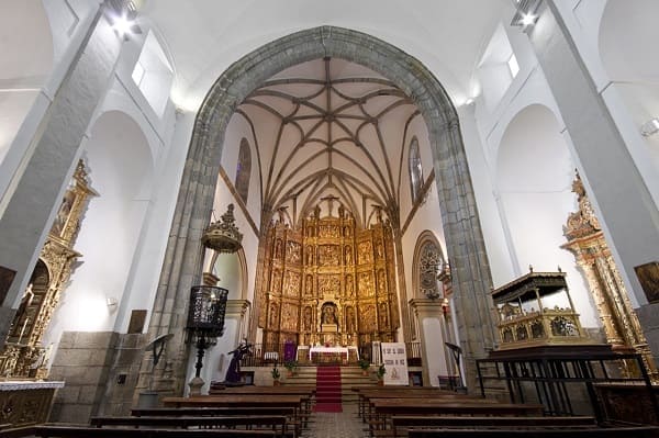 iglesia de santa Ana, interior fregenal de la sierra