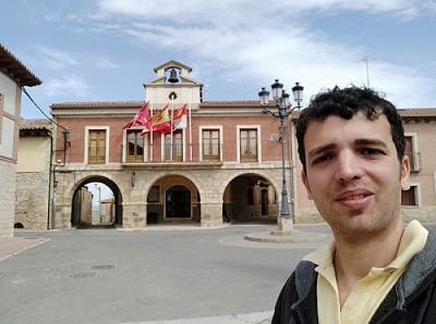 plaza mayor de valdenebro de los valles