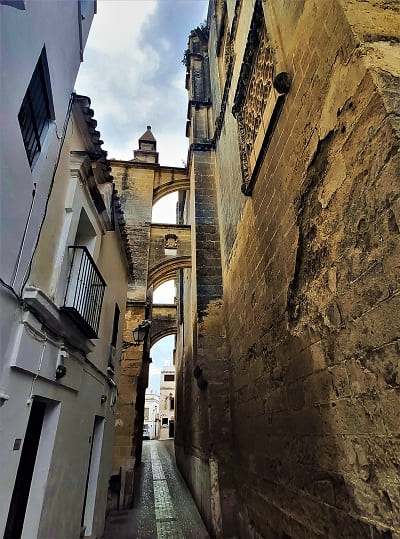 arcos de basilica menor Santa María