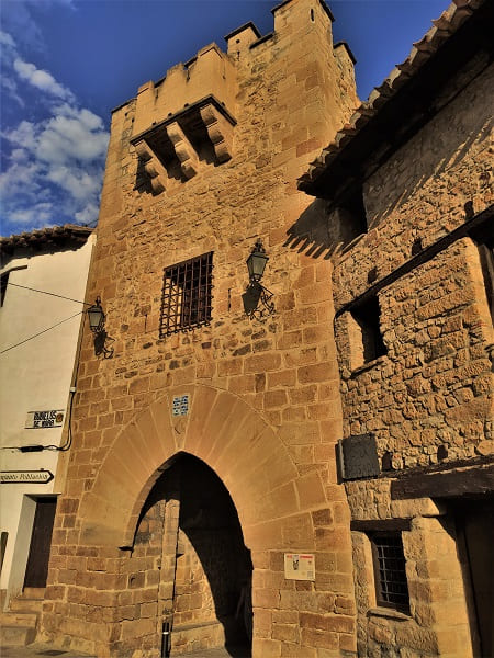 puerta de la villa, Rubielos de Mora