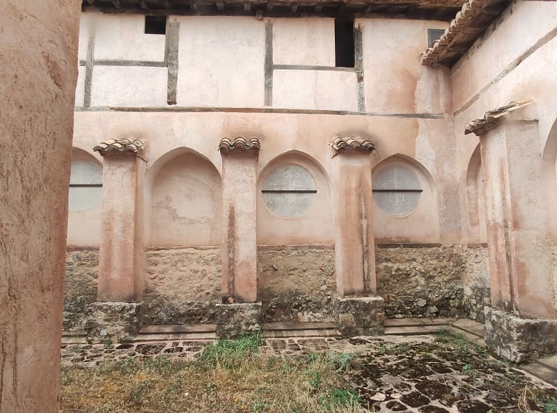 patio catedral de albarracin