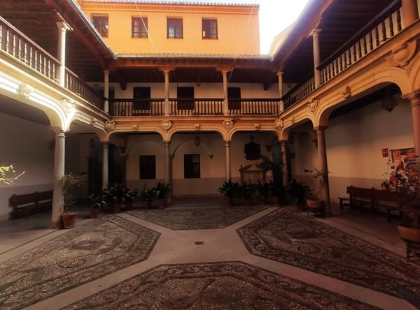 palacio de marqueses de Caicedo, patio, Granada