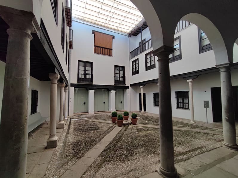 casa de los Tiros, patio, Granada