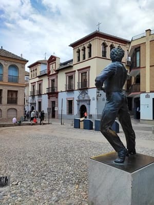 monumento Mario Mayo, Granada